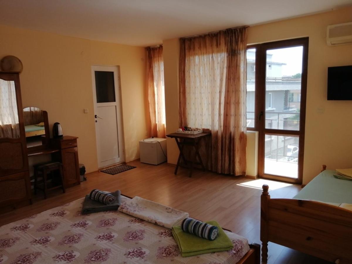 Guest House "Zora - Sarafovo" ブルガス エクステリア 写真