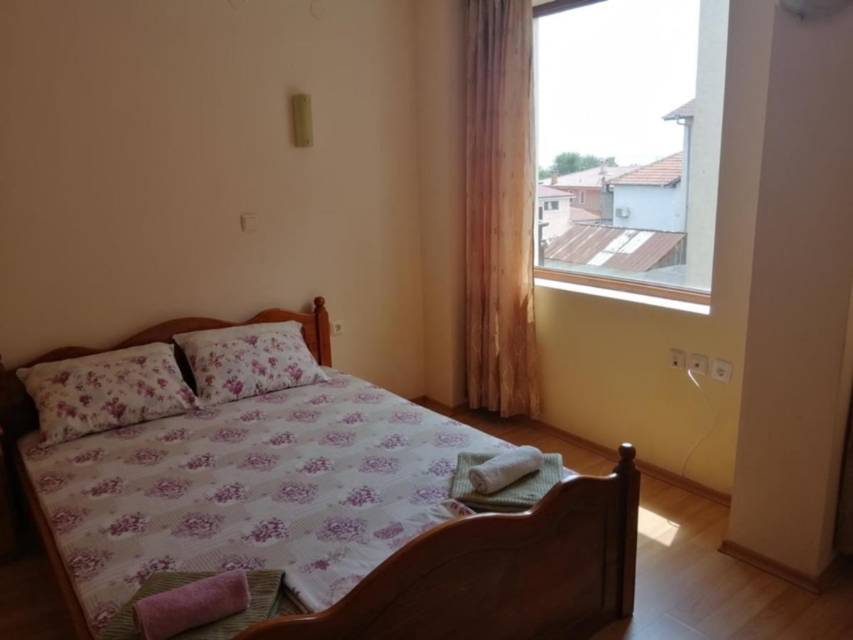 Guest House "Zora - Sarafovo" ブルガス エクステリア 写真