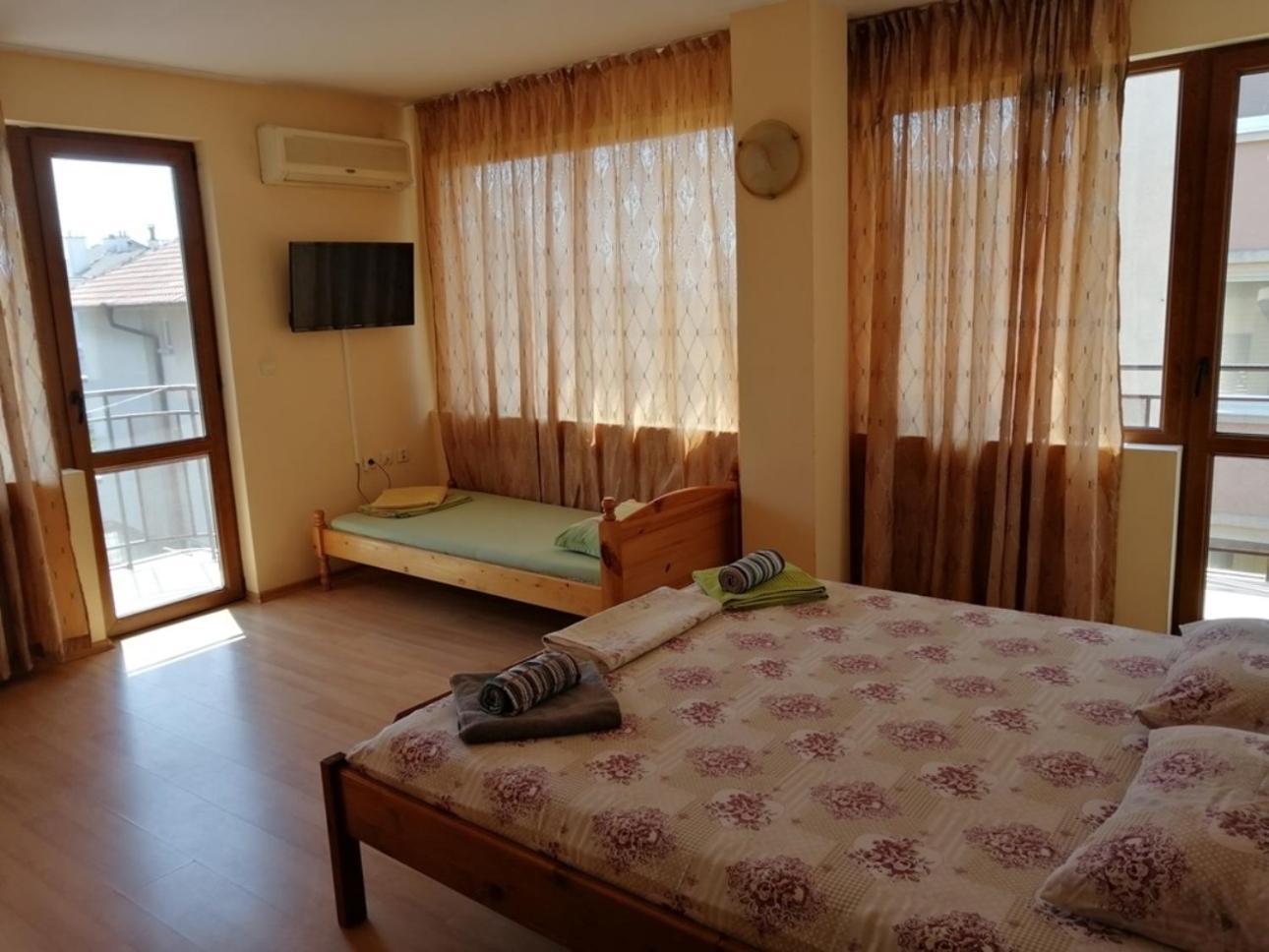 Guest House "Zora - Sarafovo" ブルガス エクステリア 写真