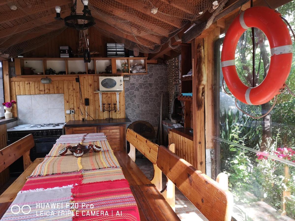 Guest House "Zora - Sarafovo" ブルガス エクステリア 写真