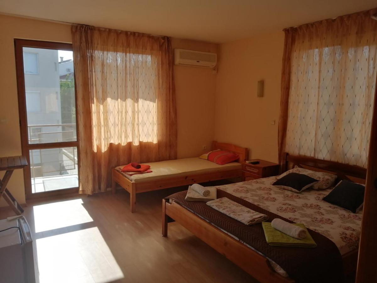 Guest House "Zora - Sarafovo" ブルガス エクステリア 写真