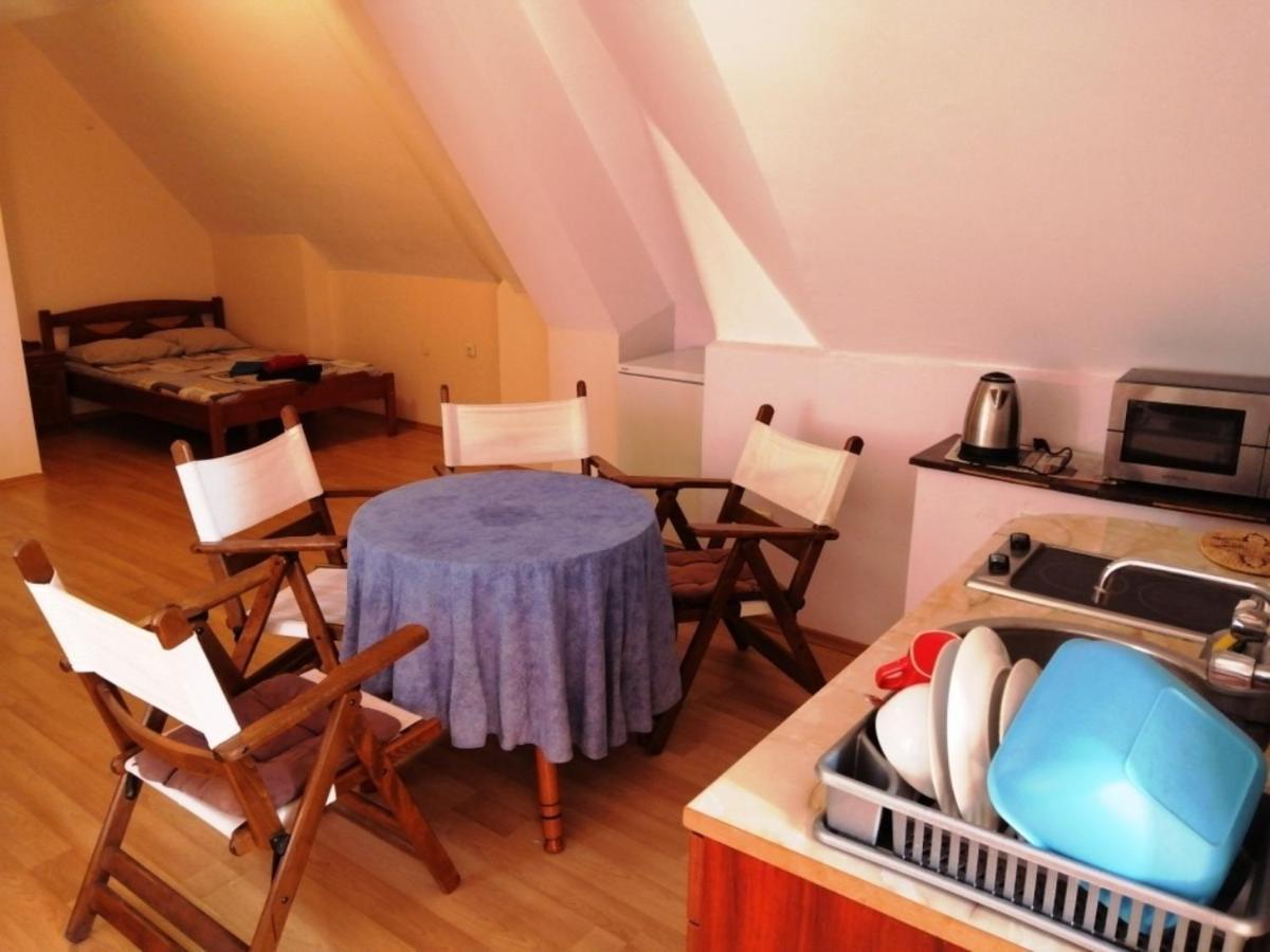 Guest House "Zora - Sarafovo" ブルガス エクステリア 写真