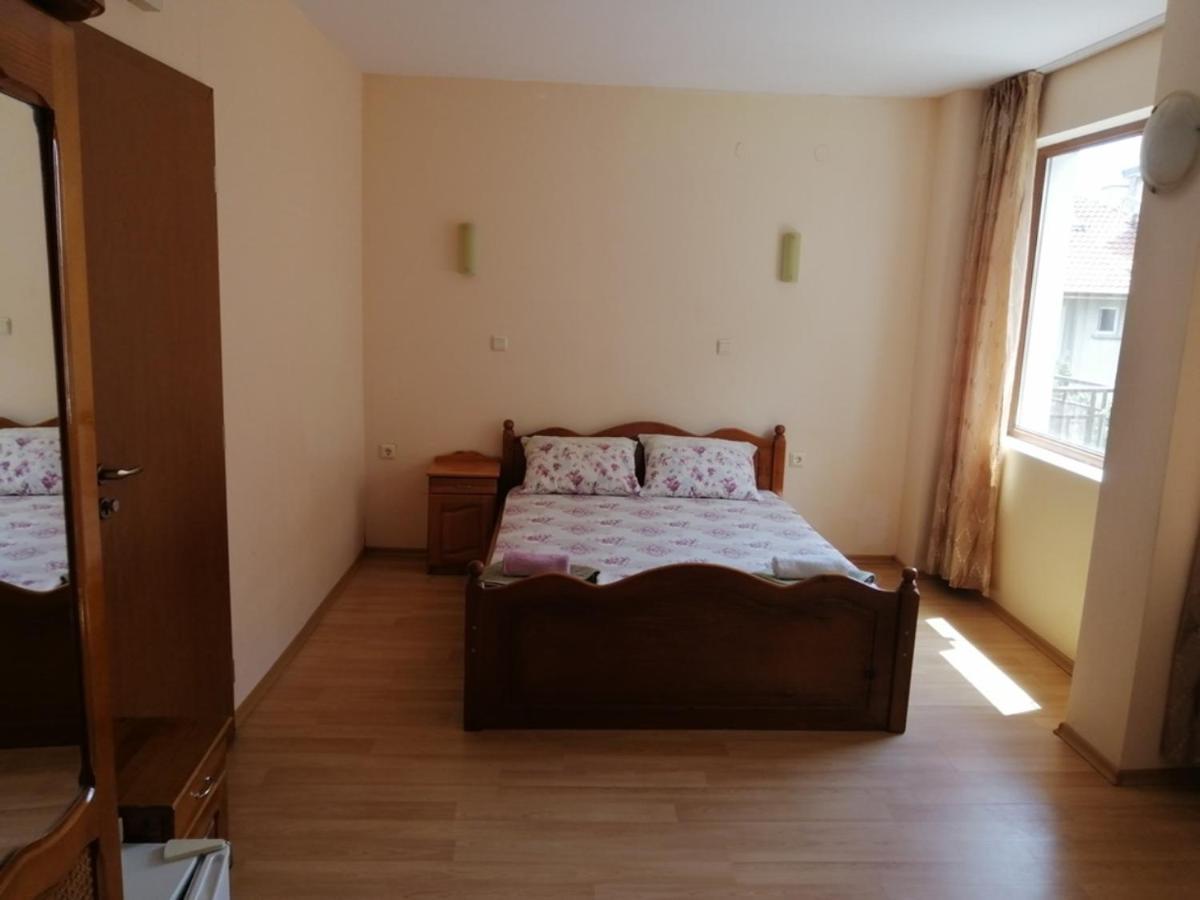 Guest House "Zora - Sarafovo" ブルガス エクステリア 写真