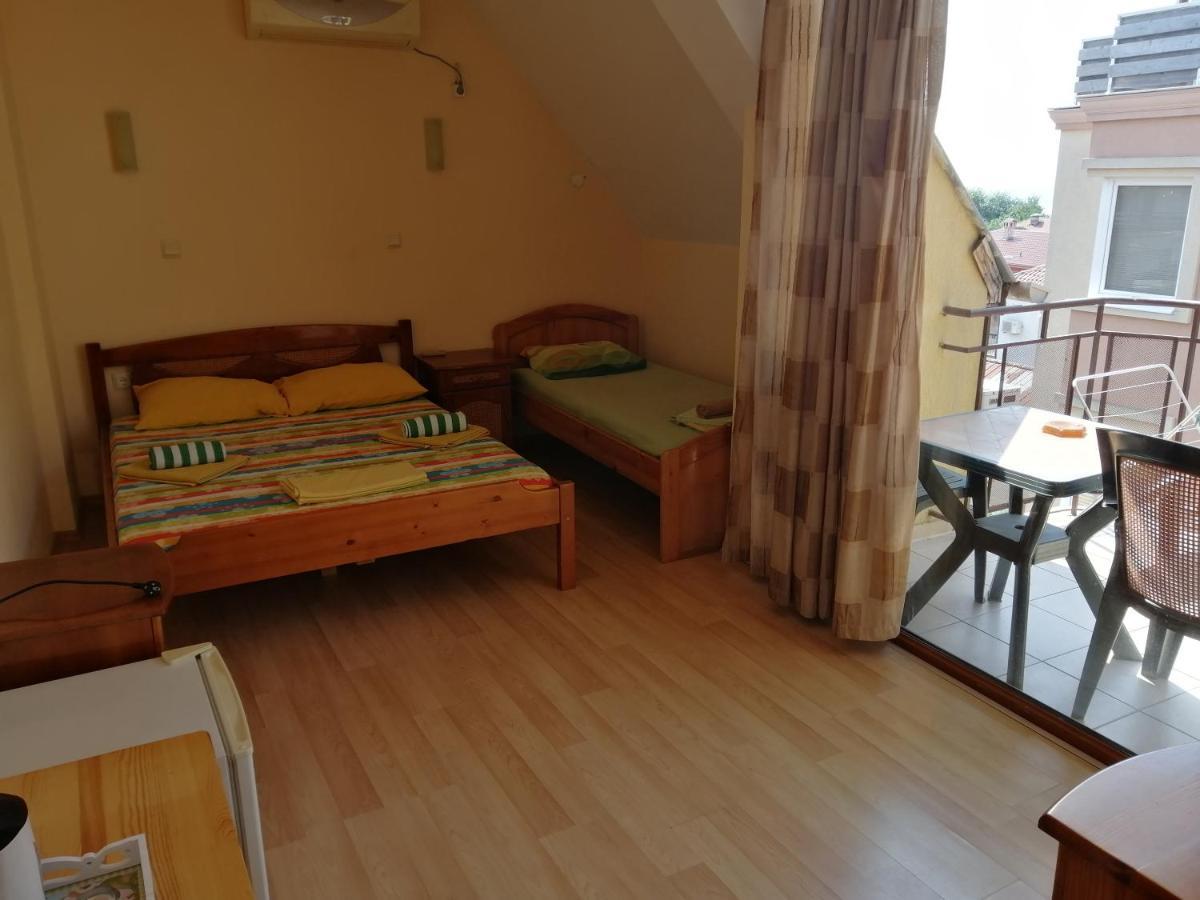 Guest House "Zora - Sarafovo" ブルガス エクステリア 写真