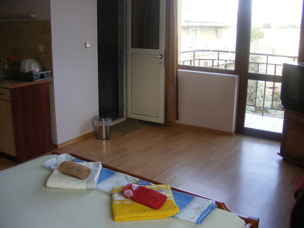 Guest House "Zora - Sarafovo" ブルガス エクステリア 写真