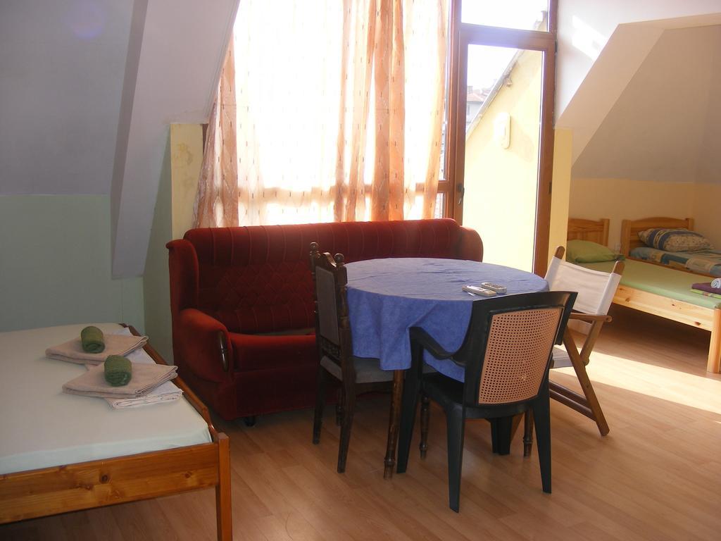 Guest House "Zora - Sarafovo" ブルガス エクステリア 写真