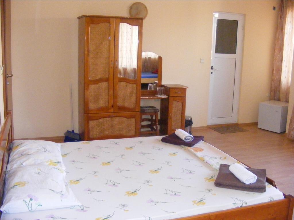 Guest House "Zora - Sarafovo" ブルガス エクステリア 写真