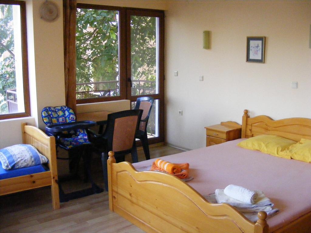 Guest House "Zora - Sarafovo" ブルガス エクステリア 写真