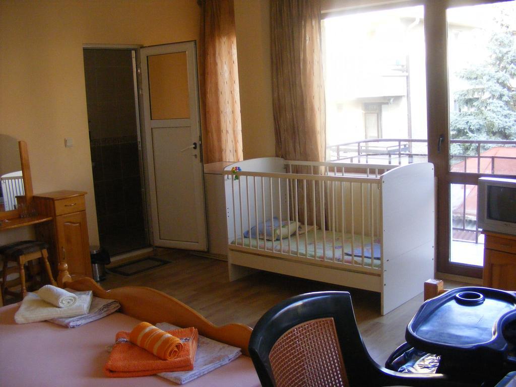 Guest House "Zora - Sarafovo" ブルガス エクステリア 写真
