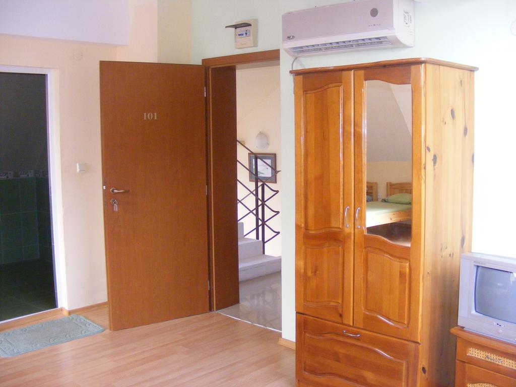 Guest House "Zora - Sarafovo" ブルガス エクステリア 写真